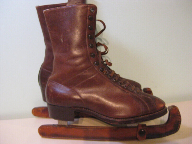 Vintage ice figure skates with leather guards in Arts & Collectibles in Ottawa - Image 2