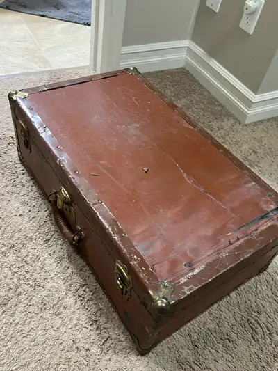 Beautiful, authentic vintage travel trunk from around the 1930s-1940s. Perfect as a rustic home deco...