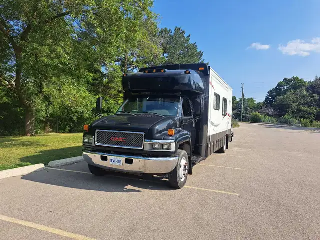 2005 GMC C5500 motorhome 2wd in RVs & Motorhomes in Vernon - Image 3