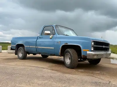 1981 2wd single cab long box square body chev runs and drives be a decent project for someone has ty...
