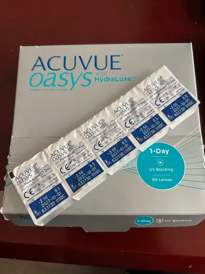 Open pack (85 lenses) of Acuvue Moist Eye Contact Lenses, Oasis with HydraLuxe. Expiry Date on lense...