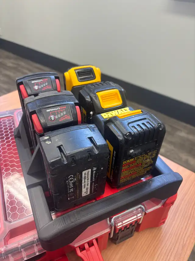 DeWaukee Packout Holder Carrier for DeWalt & Milwaukee Batteries in Power Tools in Markham / York Region - Image 2