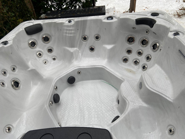WOW! New 8 Seater Spa In Stock-56 Jet-Fully Loaded-Free Delivery in Hot Tubs & Pools in Oakville / Halton Region - Image 4