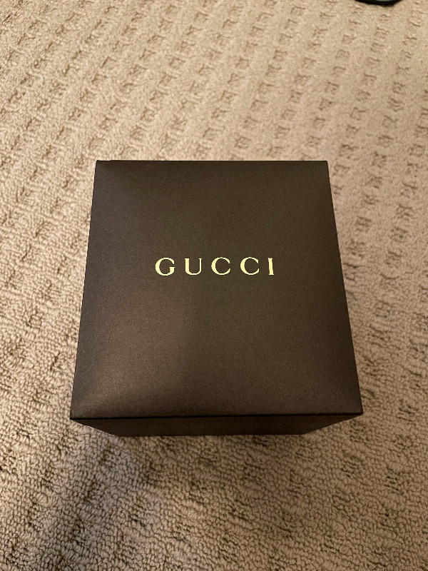 Authentic Gucci silver watch in Jewellery & Watches in Edmonton - Image 2