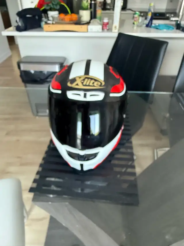 Casque de moto X-lite in Motorcycle Parts & Accessories in Longueuil / South Shore - Image 3