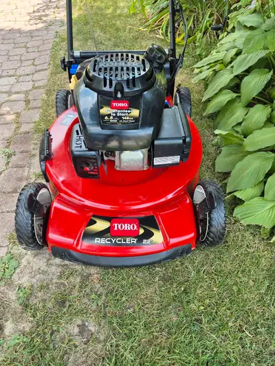 22" toro recycler with blade clutch self propelled, Voir plus