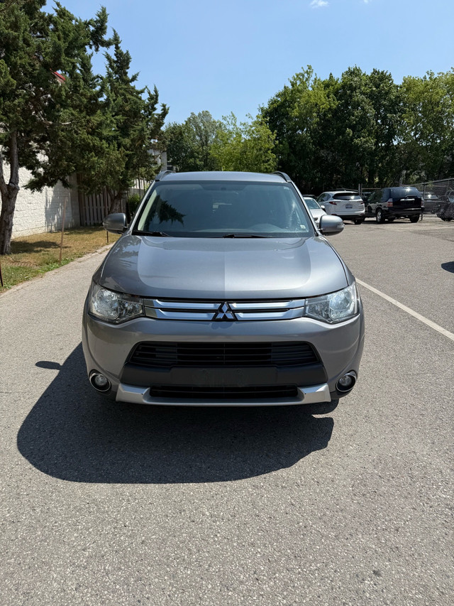 2015 Mitsubishi Outlander SE in Cars & Trucks in Markham / York Region