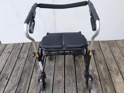 Brand NEW Trillium Walker $100 off cost very comfy seat folds up