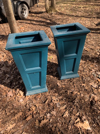 2 planter stands