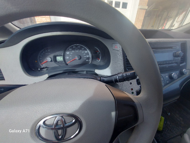 2011 Toyota Sienna Ce in Cars & Trucks in Oshawa / Durham Region - Image 3