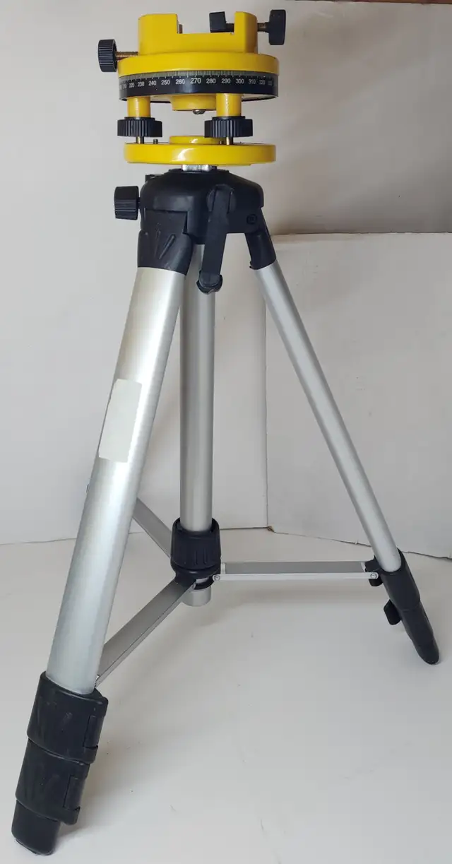Johnson Level & Tool Laser Level w/ Tripod 9100/40-0909 in Hand Tools in Windsor Region - Image 6