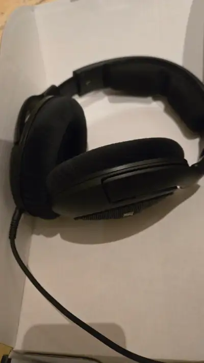 Sennheiser HD560S Headphones purchased in Nov 2025 Selling for $120 (current market price $270) Wire...