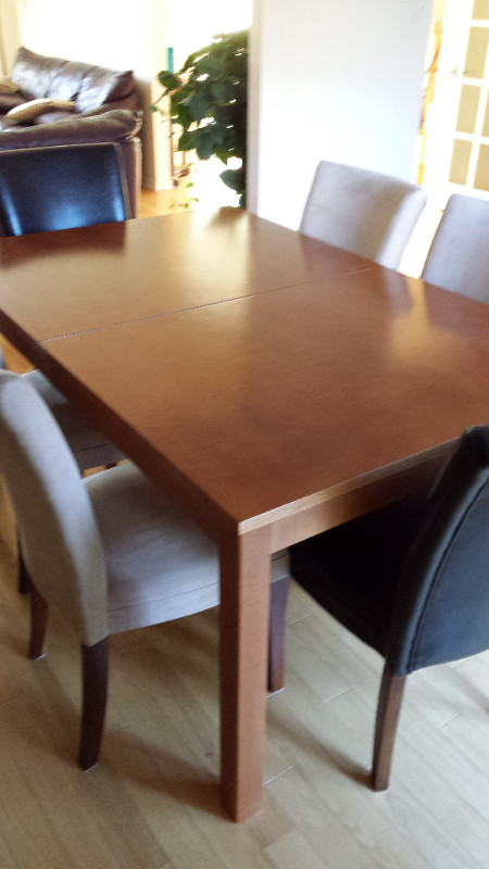 Table de cuisine en bois de merisier dans Mobilier de salle à manger et cuisine  à Longueuil/Rive Sud - Image 2