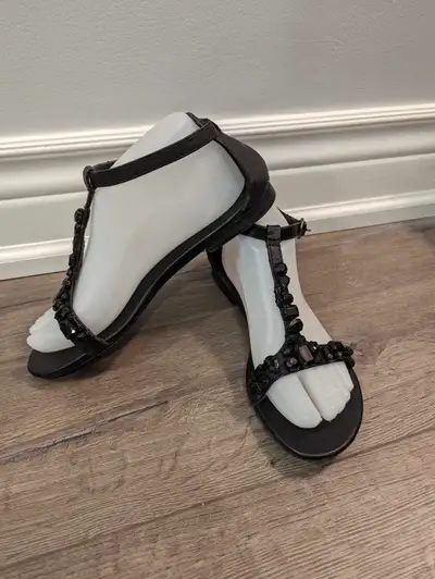 GUC - Women's Old Navy Black Strap Sandal Flats Size 7
