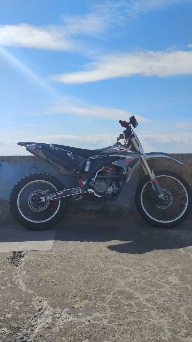 2003 crf450R in Dirt Bikes & Motocross in Kawartha Lakes - Image 5