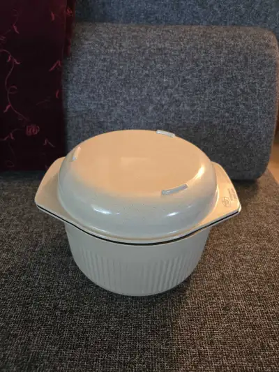 Enhance your kitchenware collection with this PC Cook N Cover Casserole, a versatile piece for all y...