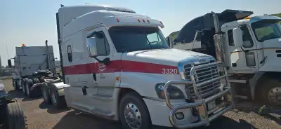 I am selling a used 2018 Freightliner Cascadia Evolution highway tractor, Need engine! ENGINE heater...