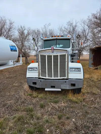W900 for parts. Runs good but frame is twisted. 400 cat, 13 spd. Also 20' silage box and hoist. Will...