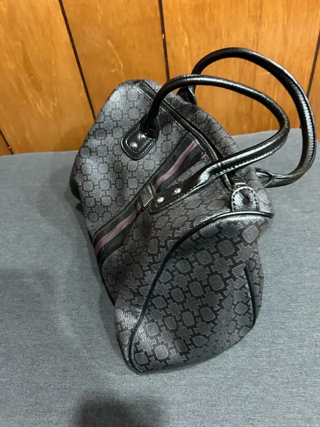 Tommy Hillfiger Purse - Great Condition 62854394075906122