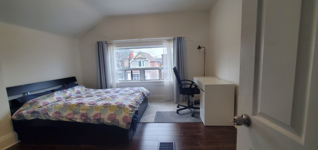 Bright master bedroom for rent from April 15 - woman only