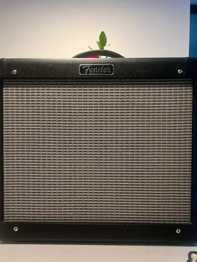 Up for sale is a Fender Blues Jr III tube amp in very good condition. This is a fantastic grab-and-g...