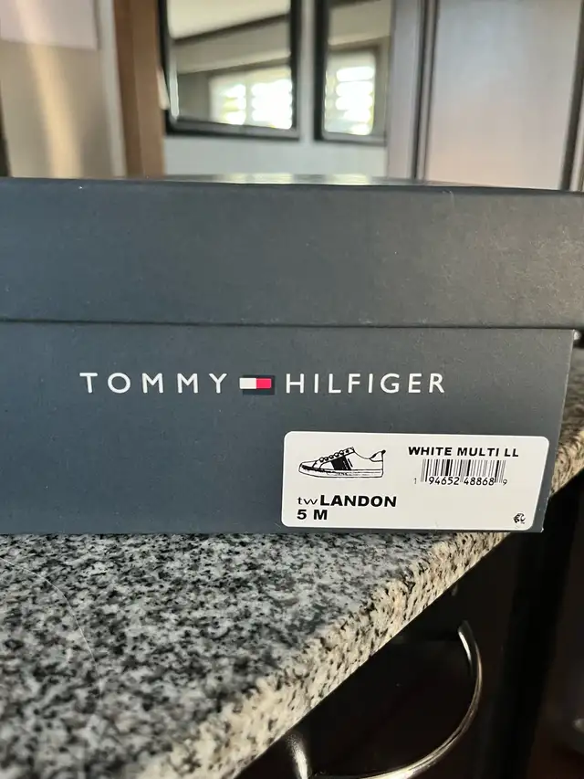 Tommy Hilfiger Running Shoes size 5- women’s BNIB in Women's - Shoes in Kitchener / Waterloo - Image 6