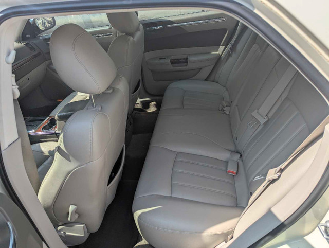 2008 Chrysler 300 c in Cars & Trucks in Ottawa - Image 4