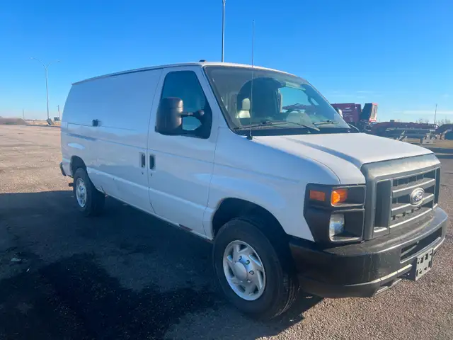 2014 Ford Econoline E-250 cargo van601862498032046081
