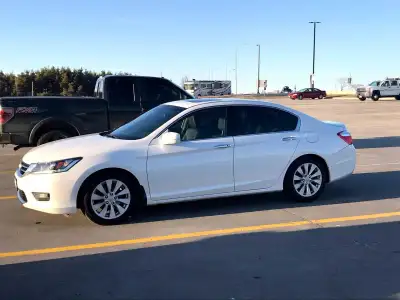 2014 Honda Accord EX-L - Well Maintained 190,000 km Selling my 2014 Honda Accord EX-L. The car has b...