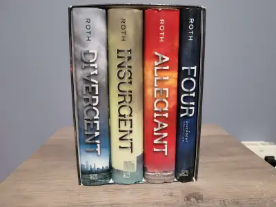 Divergent 4 Book Box Set (Poster Included), View more