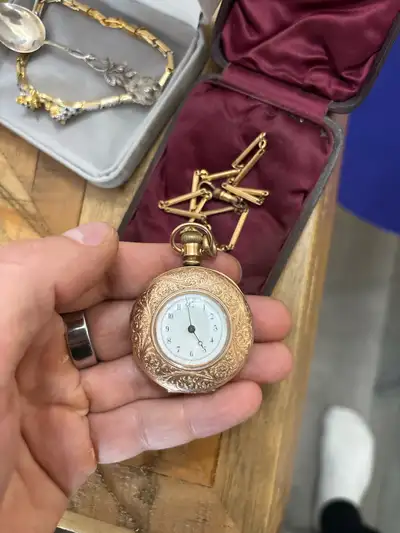 Antique Elgin ladies pocket watch for sale. Elgin Nat. Watch Co. movement Movement serial: 3762803 F...
