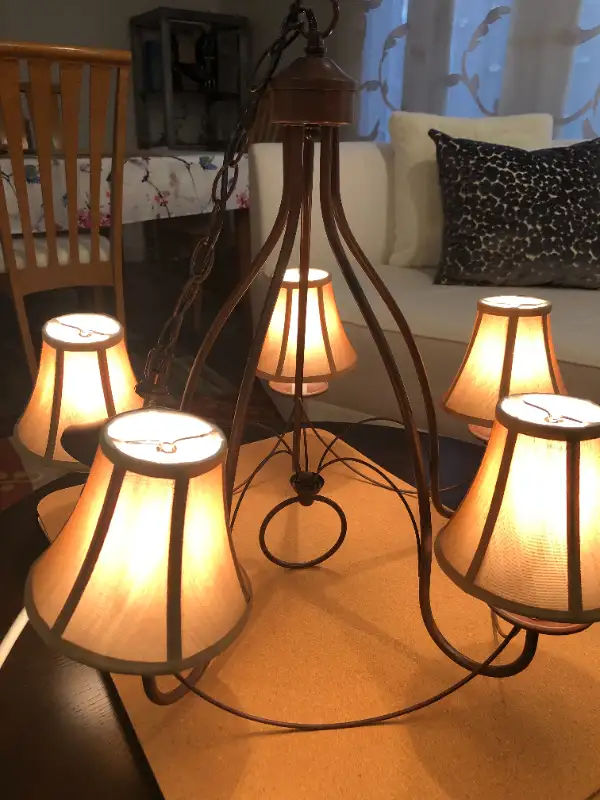 Kichler Dining Chandelier in Indoor Lighting & Fans in Norfolk County - Image 3