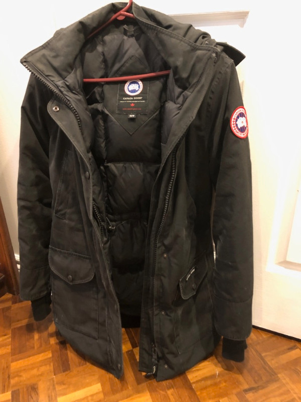Canada Goose Trillium Parka - size XS in Women's - Tops & Outerwear in City of Toronto - Image 2