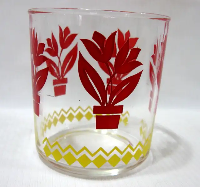 Hard toFind Vintage 1950s Hazel Atlas  Glass Tulip Flower vases in Arts & Collectibles in West Island - Image 5
