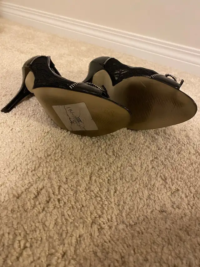 Guess Lacy Black Heels - Ladies size 10 in Women's - Shoes in Calgary - Image 4
