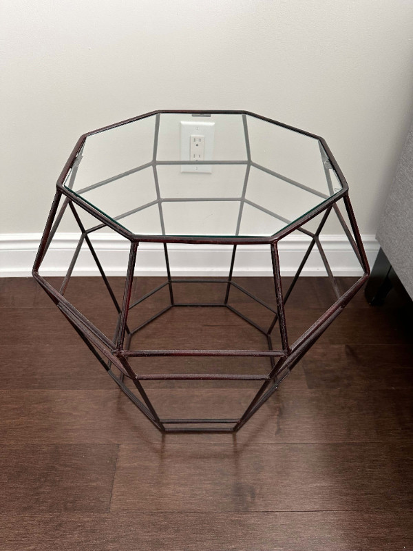 Renwil Side Table with Glass Top in Other Tables in Oakville / Halton Region - Image 2