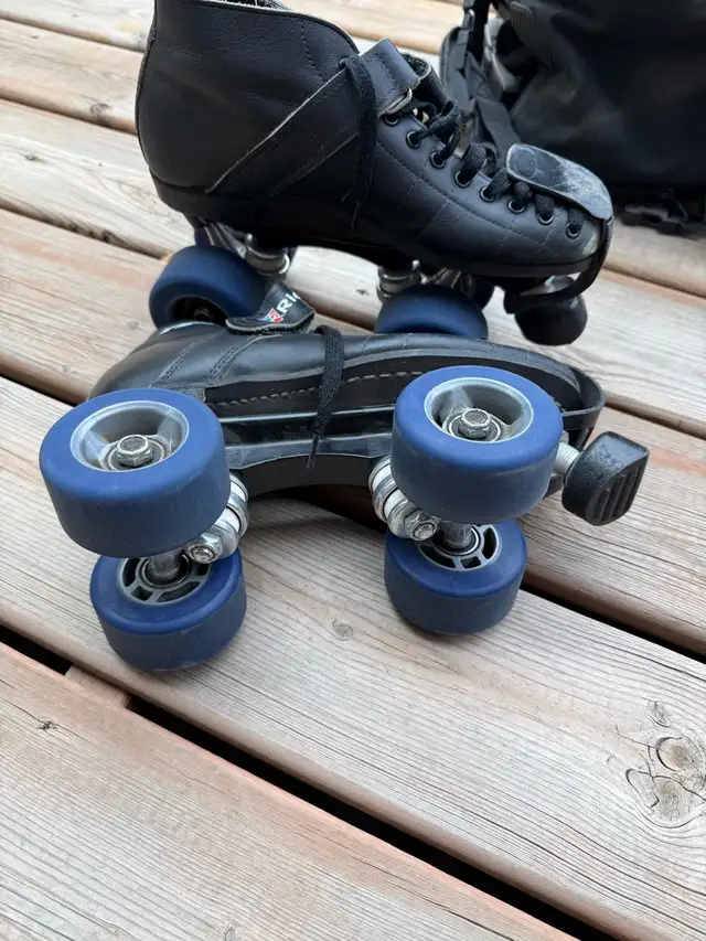 Riedell RS-1000 Roller Derby Package in Skates & Blades in Calgary - Image 9