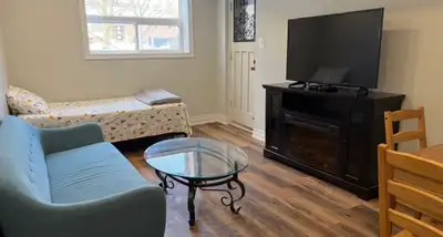 Short term Room for Rent from April 1st to July 15 , 1 bedroom half basement bright and big window,...