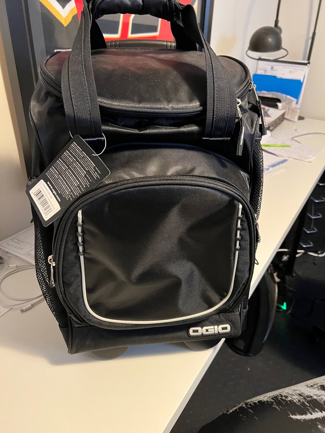 Ogio pully cooler in Fishing, Camping & Outdoors in Calgary