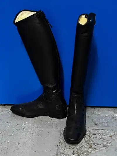 NEVER WORN  BLACK LEATHER BOOTS WOMENS 10.5-11 MEN'S 9.5-10, View more