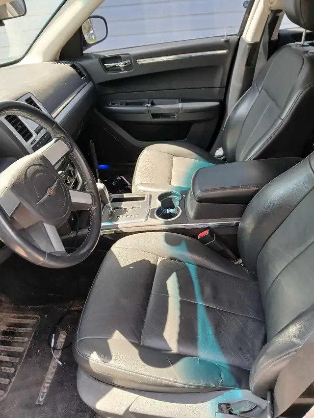 2010 Chrysler 300 in Cars & Trucks in Sudbury - Image 6
