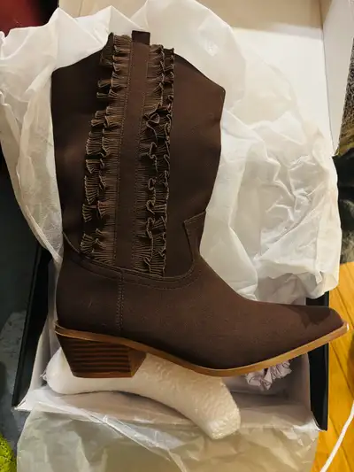 New Women’s Cowboy Boots size 6, View more
