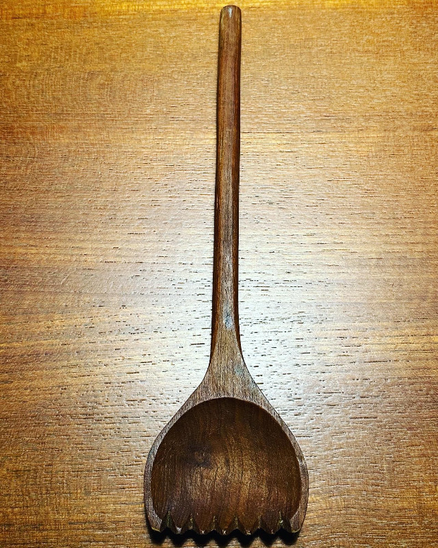 CUILLÈRE USTENSILE À SALADE VINTAGE MID CENTURY BOIS TECK TEAK dans Art et objets de collection  à Ville de Montréal - Image 4