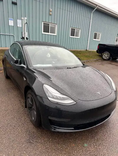 2019 Tesla Model 3 SR+ | 128k km | Safety 2027 | Great Shape + Winter Tires Great condition Tesla Mo...