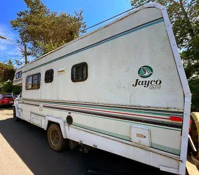 NEVER PAY RENT AGAIN 1992 JAYCO JAY SERIES MOTORHOME RECENTLY RENOVATED INTERIOR AND WEATHER-PROOFED...