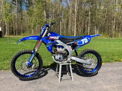 Motocross Yamaha yz250f 2021. Seulement 46h sur le compteur. Entretient à jour, prête pour la saison...