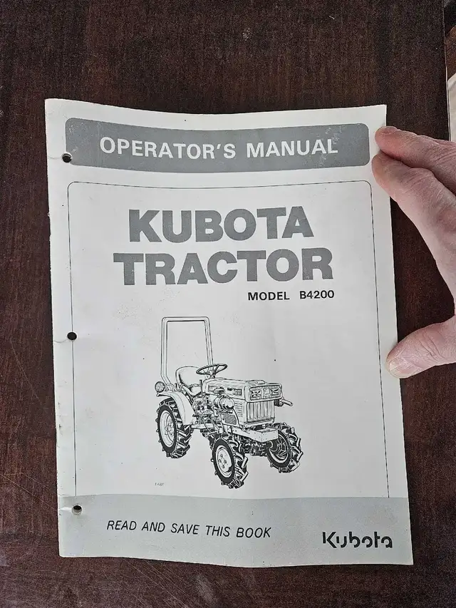 Tracteur diesel Kubota B4200D avec pelle 4WD in Other in Québec City - Image 5
