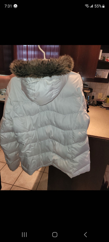 Lds wht Hilfiger coat 25$$ dans Femmes - Hauts et vêtements d'extérieur  à Laval/Rive Nord - Image 3