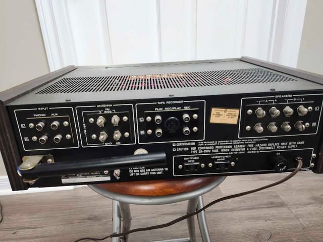Vintage  Stereo Receiver  in Stereo Systems & Home Theatre in Oshawa / Durham Region - Image 3