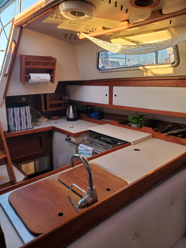 1986 MK1 Catalina 36 Sailboat For SALE in Sailboats in City of Toronto - Image 11